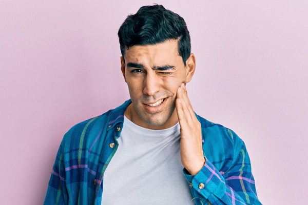 Symptoms Of A Cracked Tooth And The Treatment